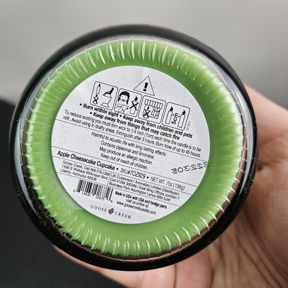 Goose Creek Apple Cheesecake Cupcake Single Wick Candle - Picture 2 of 5